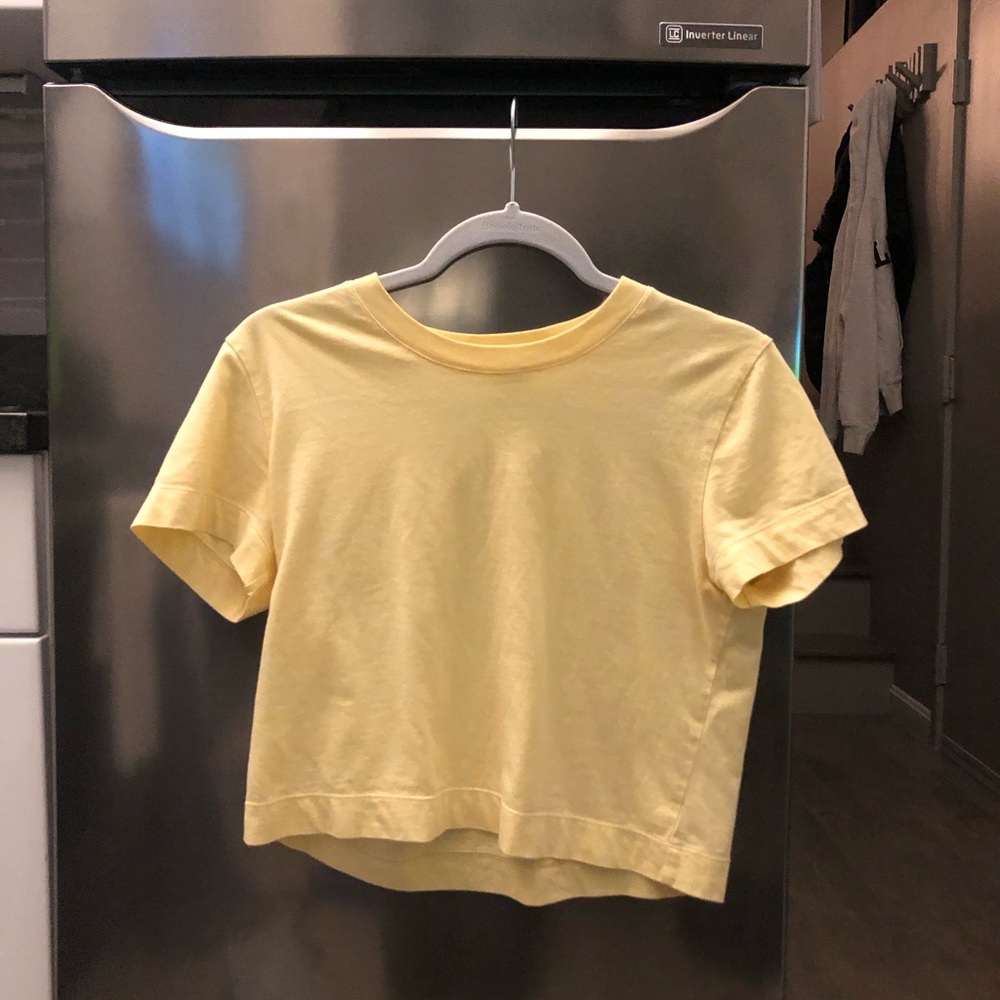 Aritizia “Wilfred Free” “Weekend T-Shirt” Yellow, Size small